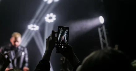 90% 的人都裝錯了!手機外接鏡頭對不到焦、有黑邊?5招解決「光軸偏移」,在家也能拍出單眼級大片!