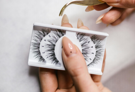 美睫師必讀：告別手機擋光與糊圖！掌握「黃金對焦距離」，用手機拍出單眼級神作